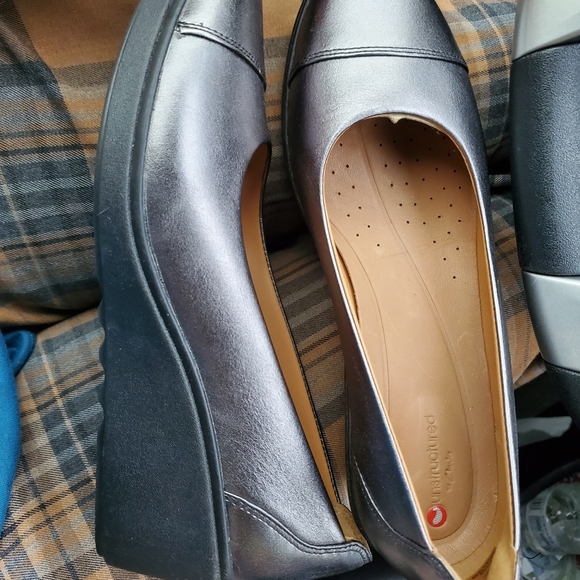 Clarks size 7 - Picture 2 of 4